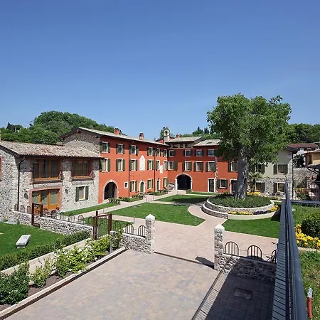 Borgo Mondragon Lejlighedshotel 3*