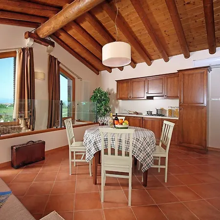 Borgo Mondragon Lejlighedshotel 3*
