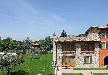 Borgo Mondragon Lejlighedshotel 3*