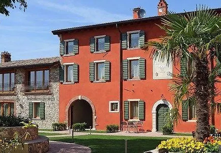 Borgo Mondragon מלון דירות לאזיסה