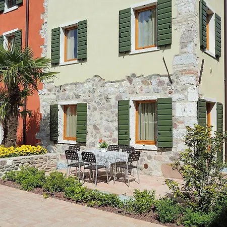 Borgo Mondragon מלון דירות 3*