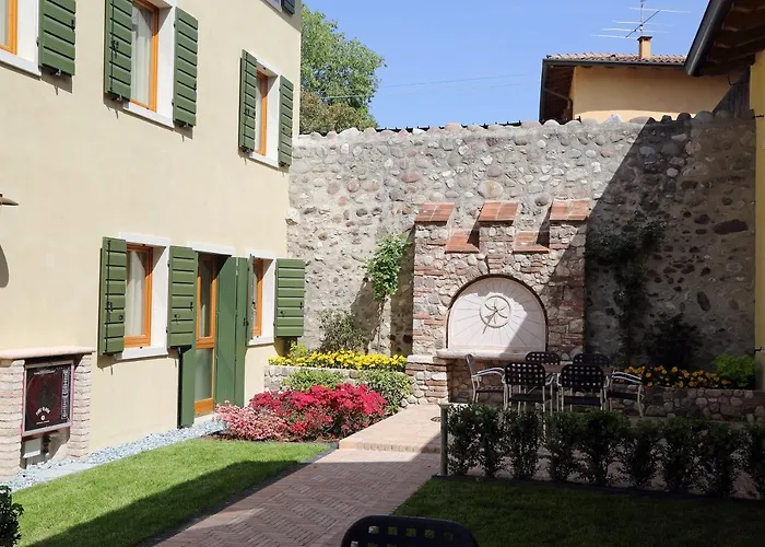Borgo Mondragon Appart hôtel 3*