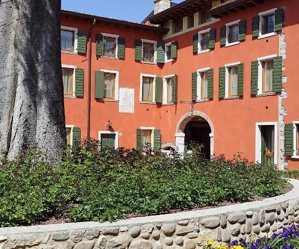 Borgo Mondragon 3* لاتيزي