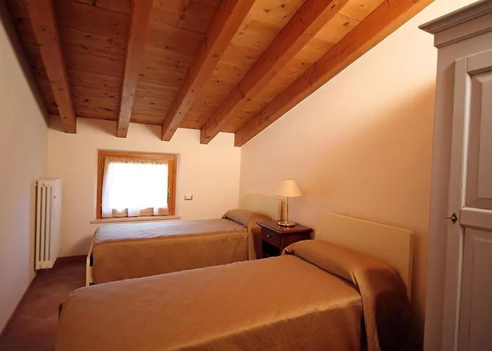 Borgo Mondragon لاتيزي