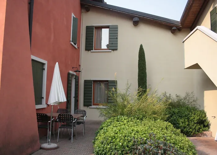 Borgo Mondragon