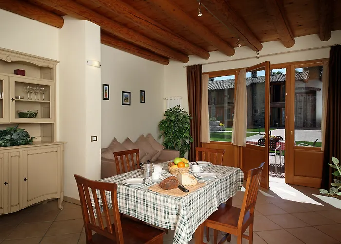 Borgo Mondragon لاتيزي