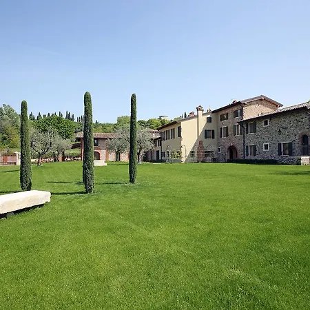 Borgo Mondragon Лацизе