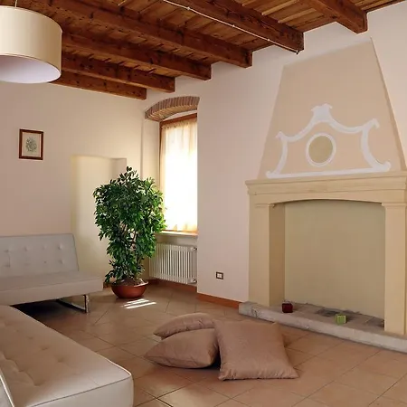 Borgo Mondragon