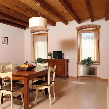 Borgo Mondragon Лацизе