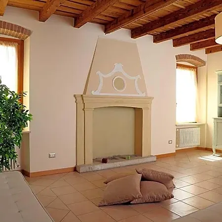 מלון דירות Borgo Mondragon
