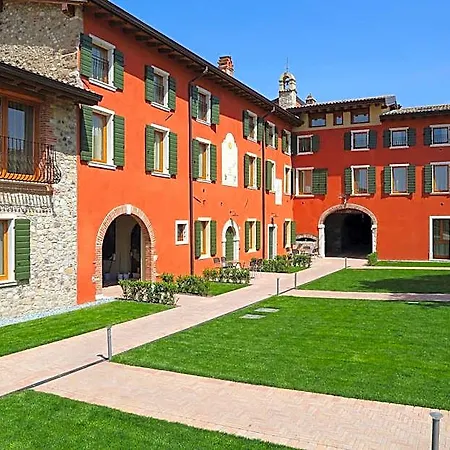 Borgo Mondragon מלון דירות לאזיסה