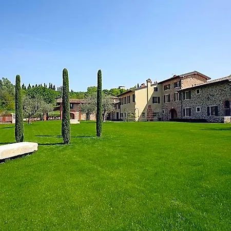 Borgo Mondragon מלון דירות