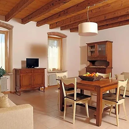 Borgo Mondragon 3* לאזיסה