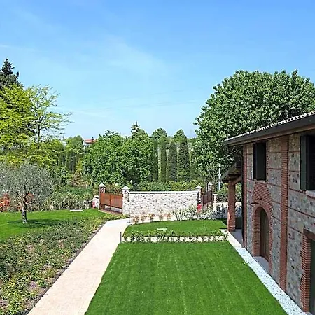 Borgo Mondragon מלון דירות