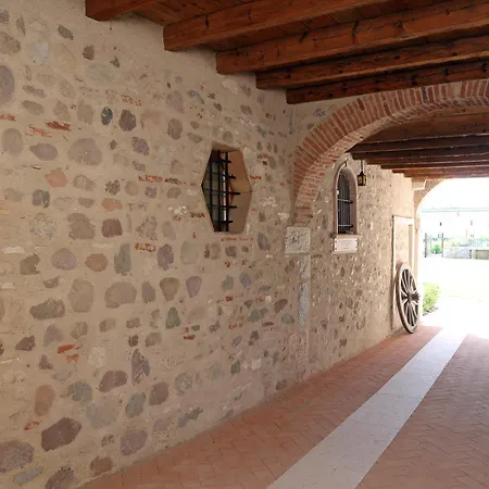 Borgo Mondragon Лацизе