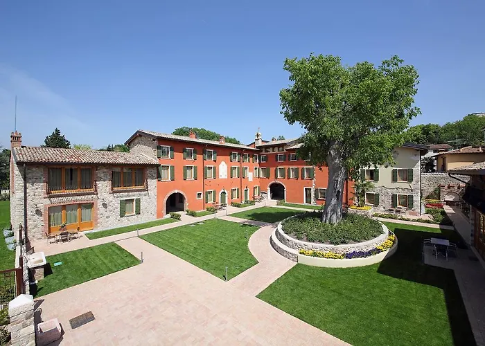 Borgo Mondragon Hotel apartamentowy