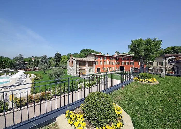 Hotel apartamentowy Borgo Mondragon 3*