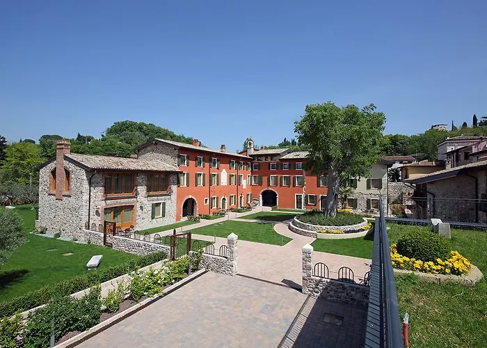 Borgo Mondragon Hotel apartamentowy 3*