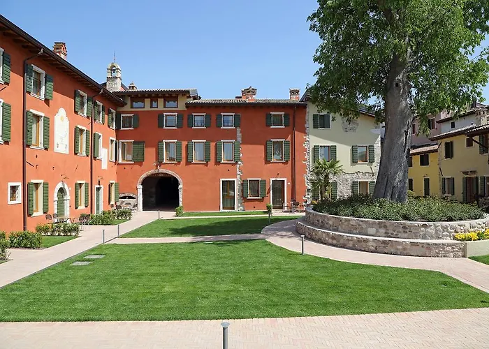 Borgo Mondragon