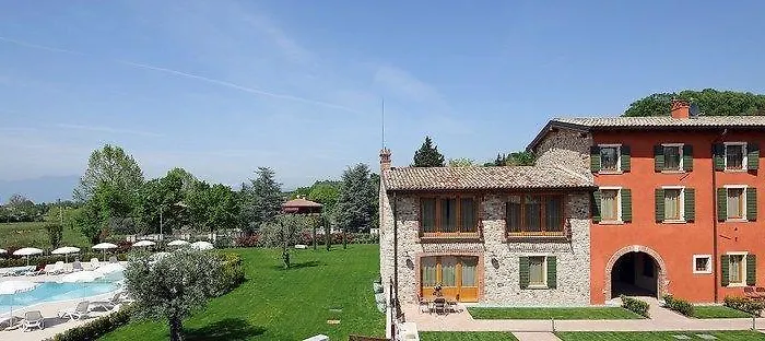 Borgo Mondragon Hotel apartamentowy 3*