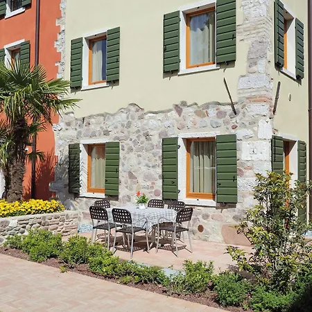 Borgo Mondragon Lägenhetshotell 3*