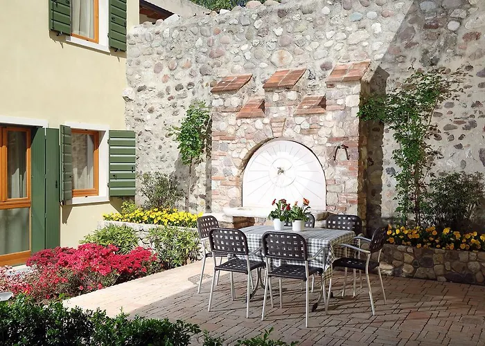 Borgo Mondragon Lägenhetshotell 3*